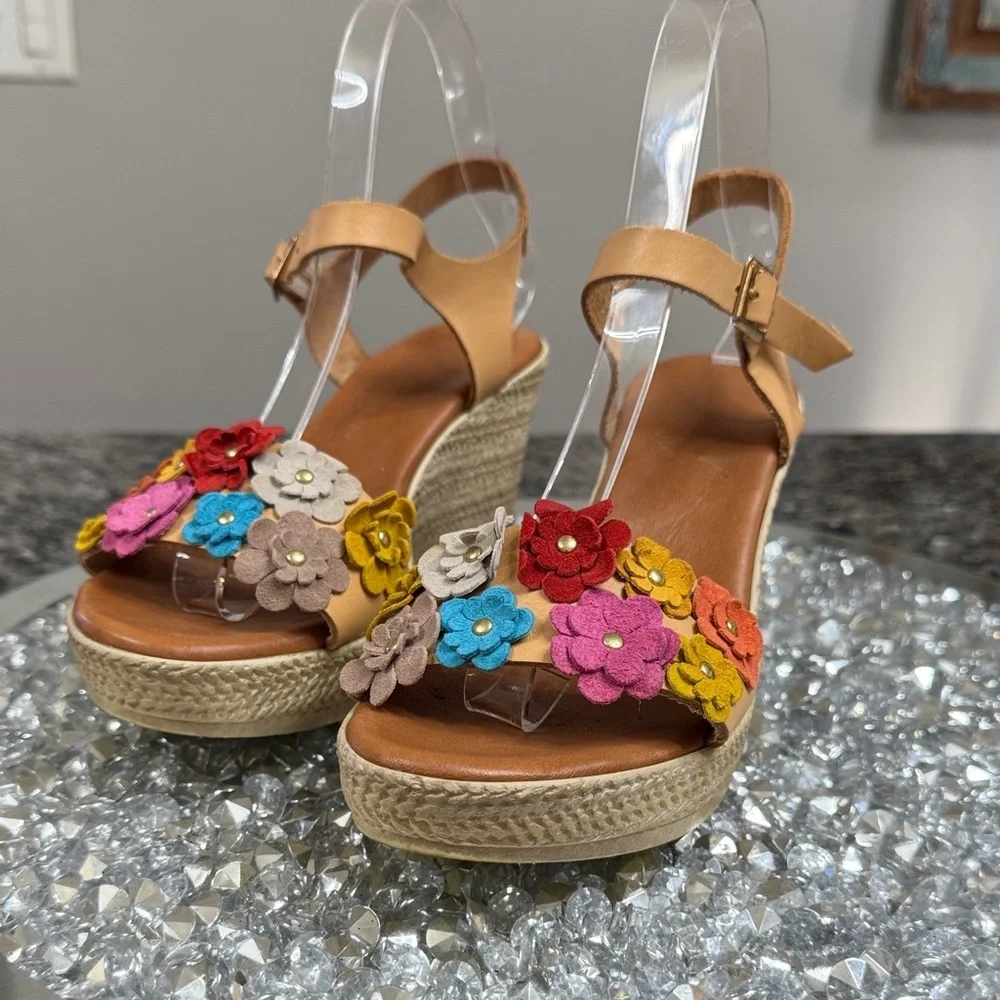 Italian made Floral Embellished leather Wedge natural Sandals EUC 7.5